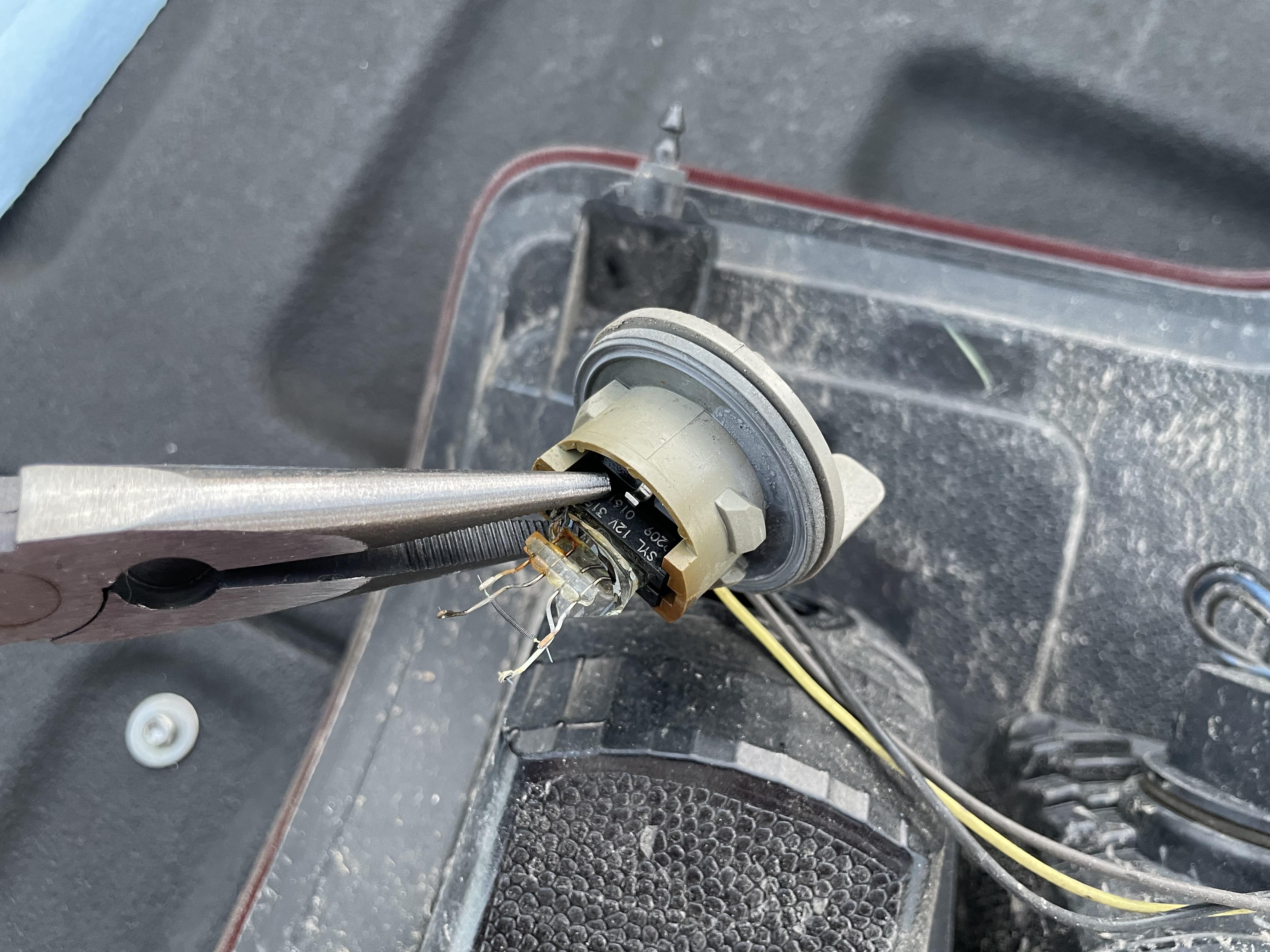 How to Change a Broken Tail Light Bulb in a Ford F150 10 Steps (with