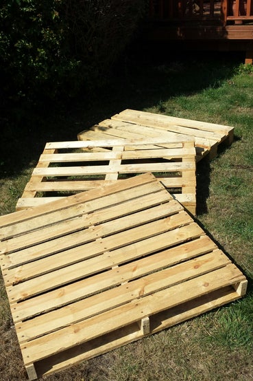 Prateleiras de paletes. Sem grandes ferramentas