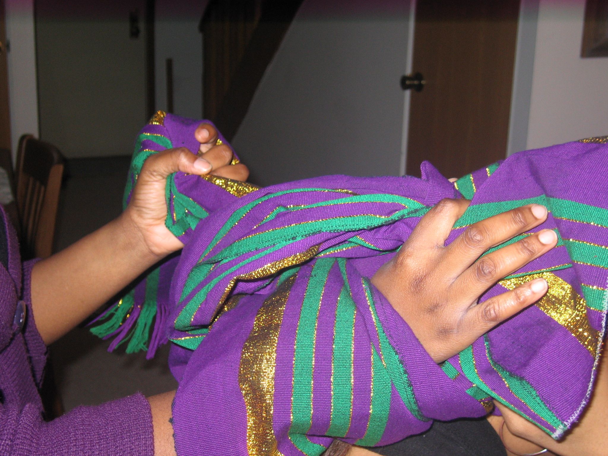 How to Tie a Nigerian "Gele" Using Asooke. 5 Steps (with Pictures