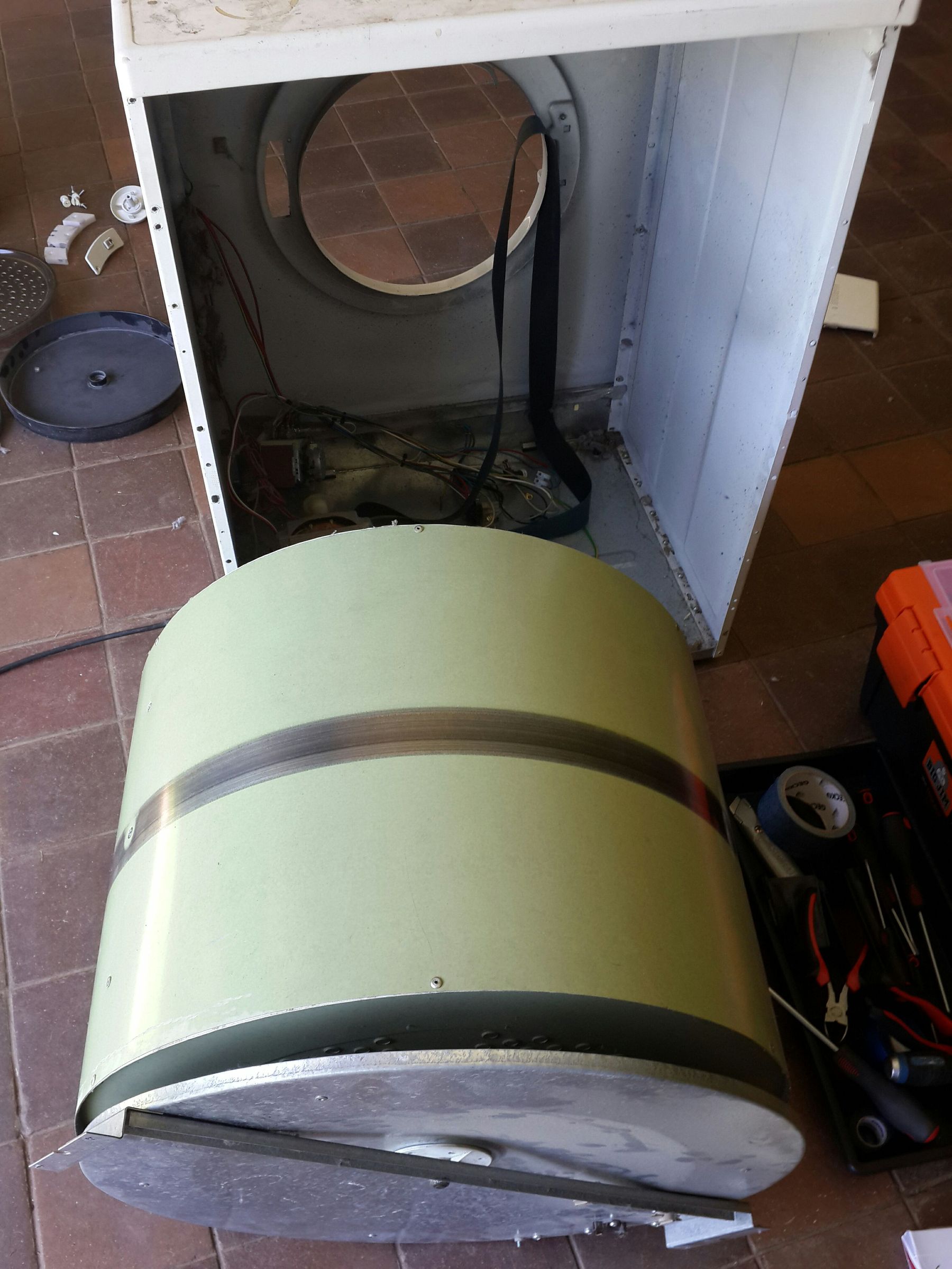 How and What to Salvage From Clothes Dryer (tumble Dryer) 13 Steps