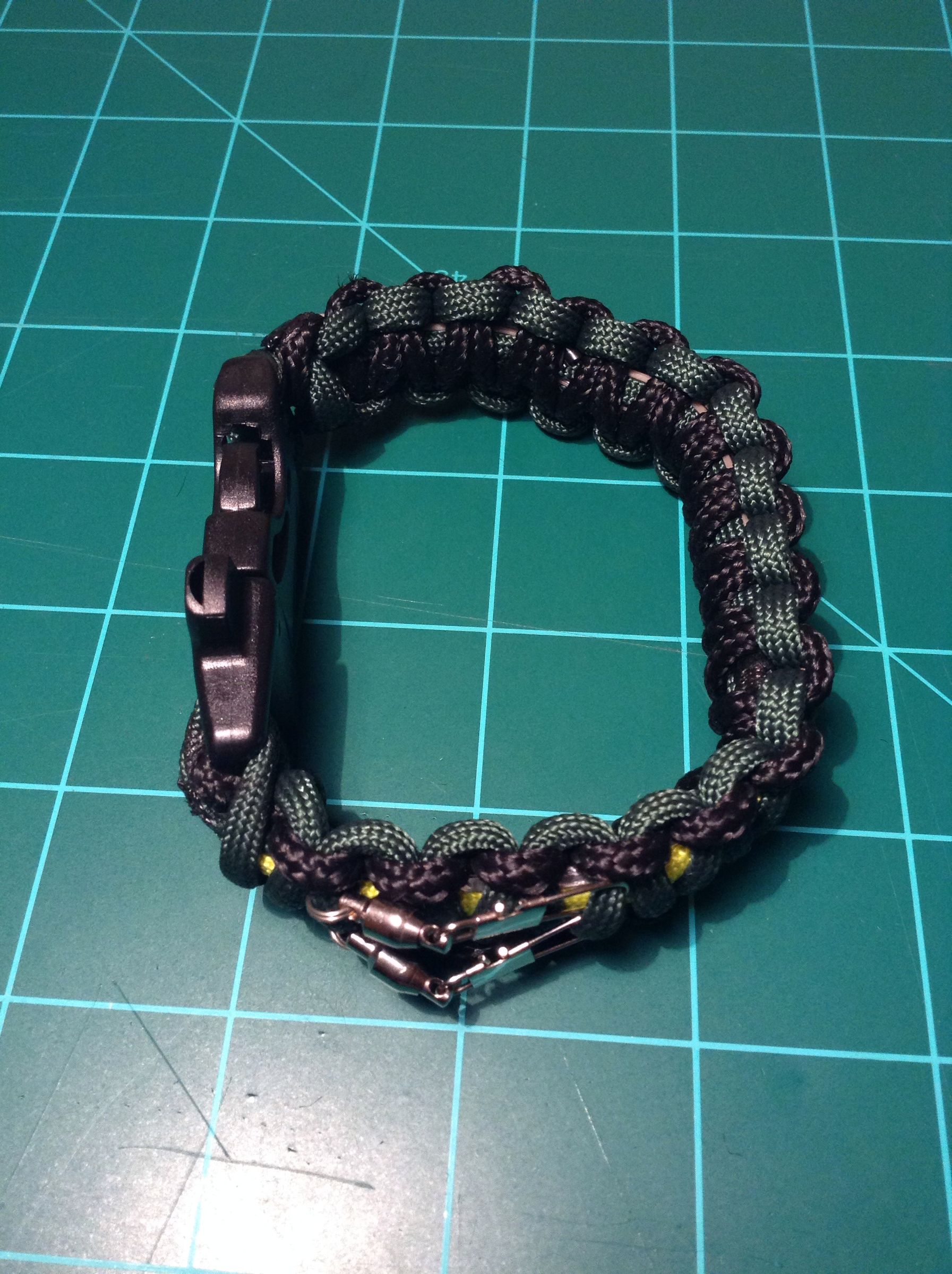 Survival Kit Inside a Paracord Bracelet 9 Steps Instructables