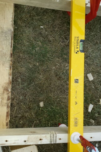 Entalhe para fora das colunas e prateleiras