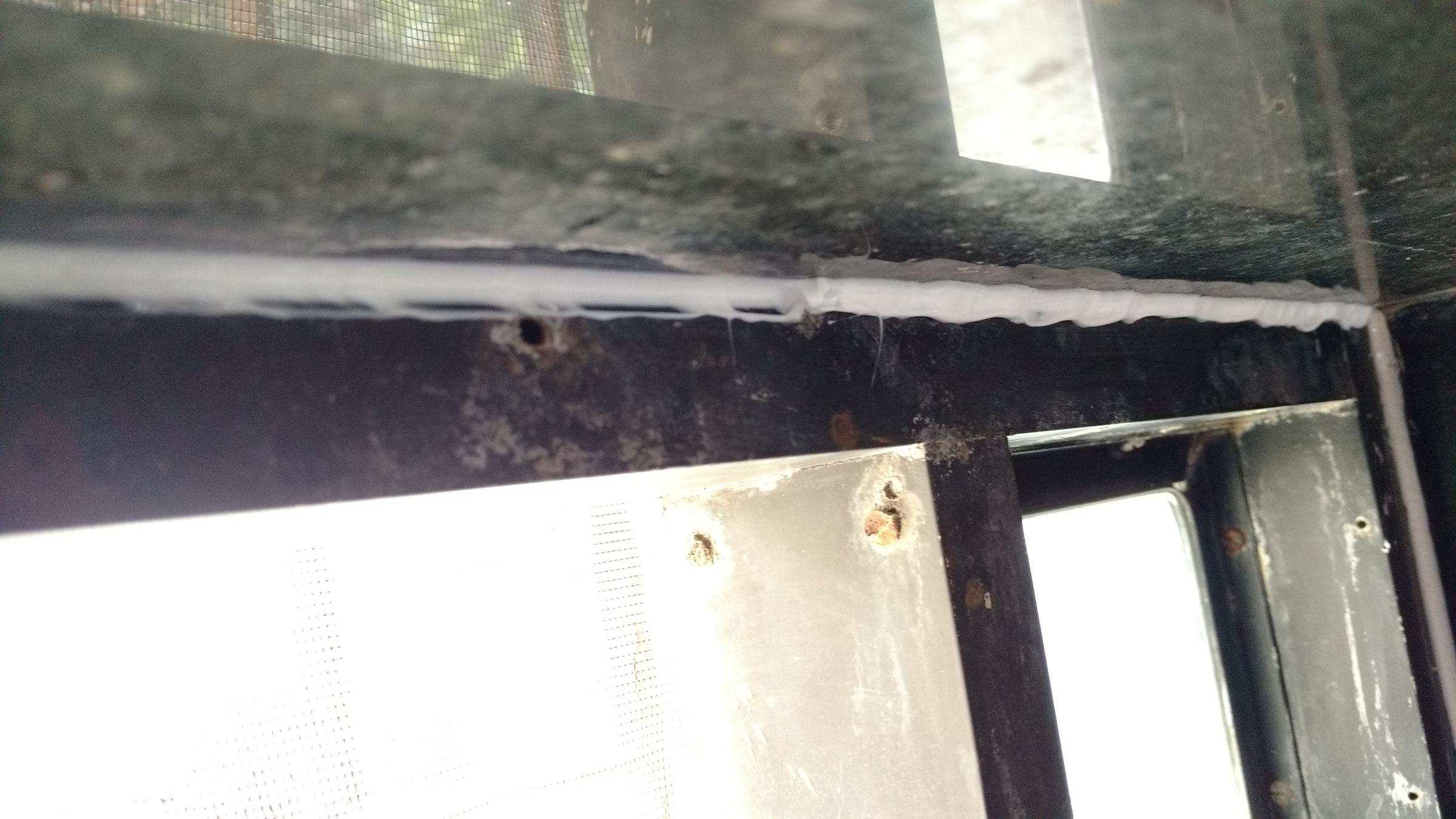 How to Apply Silicone Sealant in Bathrooms, Toilets and Kitchens. 7