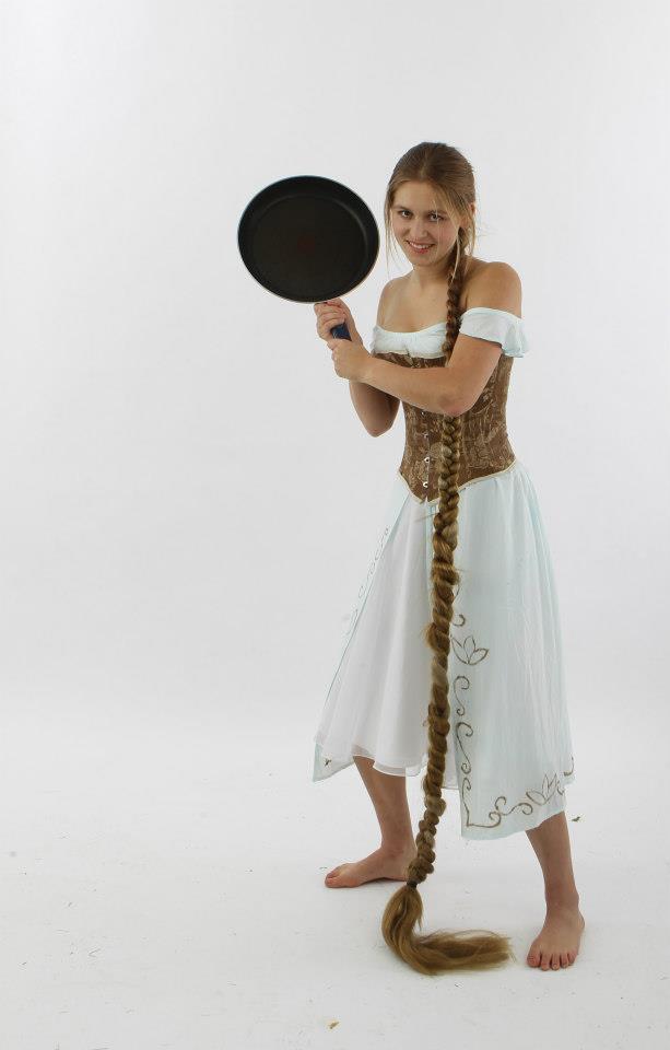 Surprisingly Easy Rapunzel Costume : 8 Steps (with Pictures