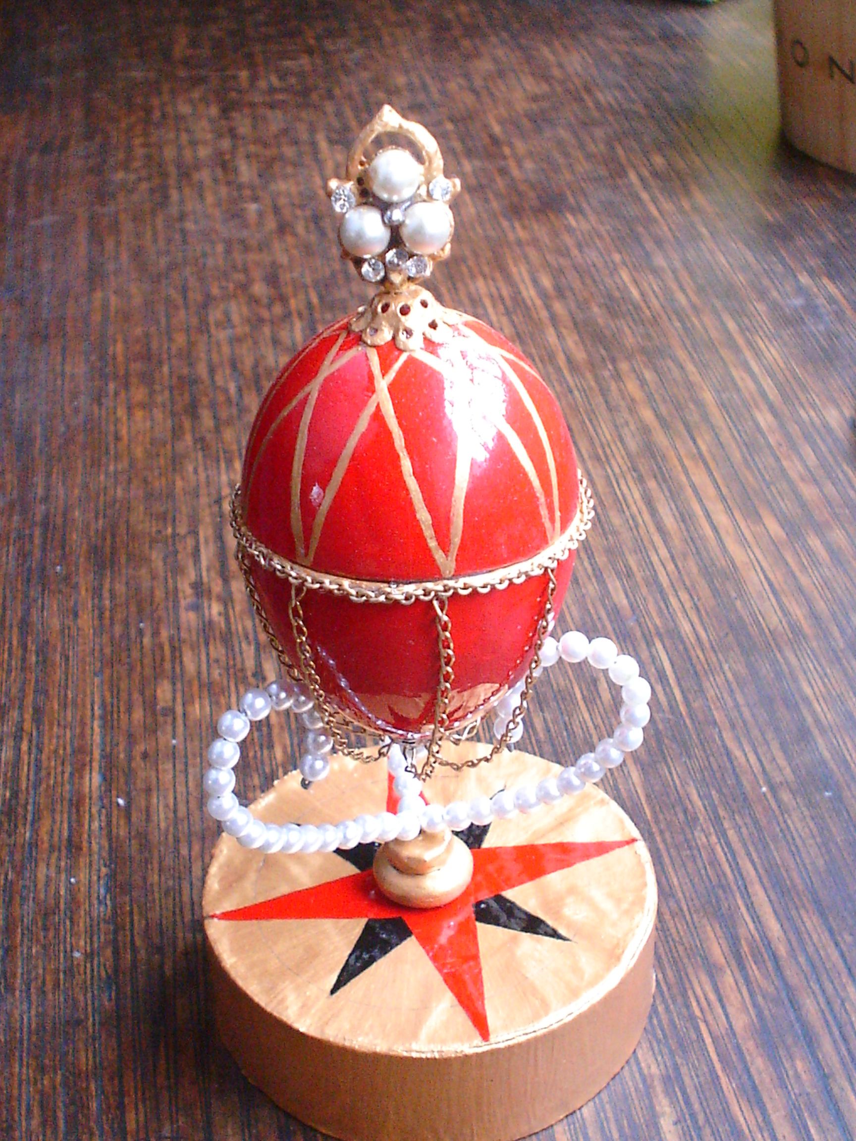 world-in-an-egg: make a faberg&eacute;-style hen egg DIY Project DIY Project Image