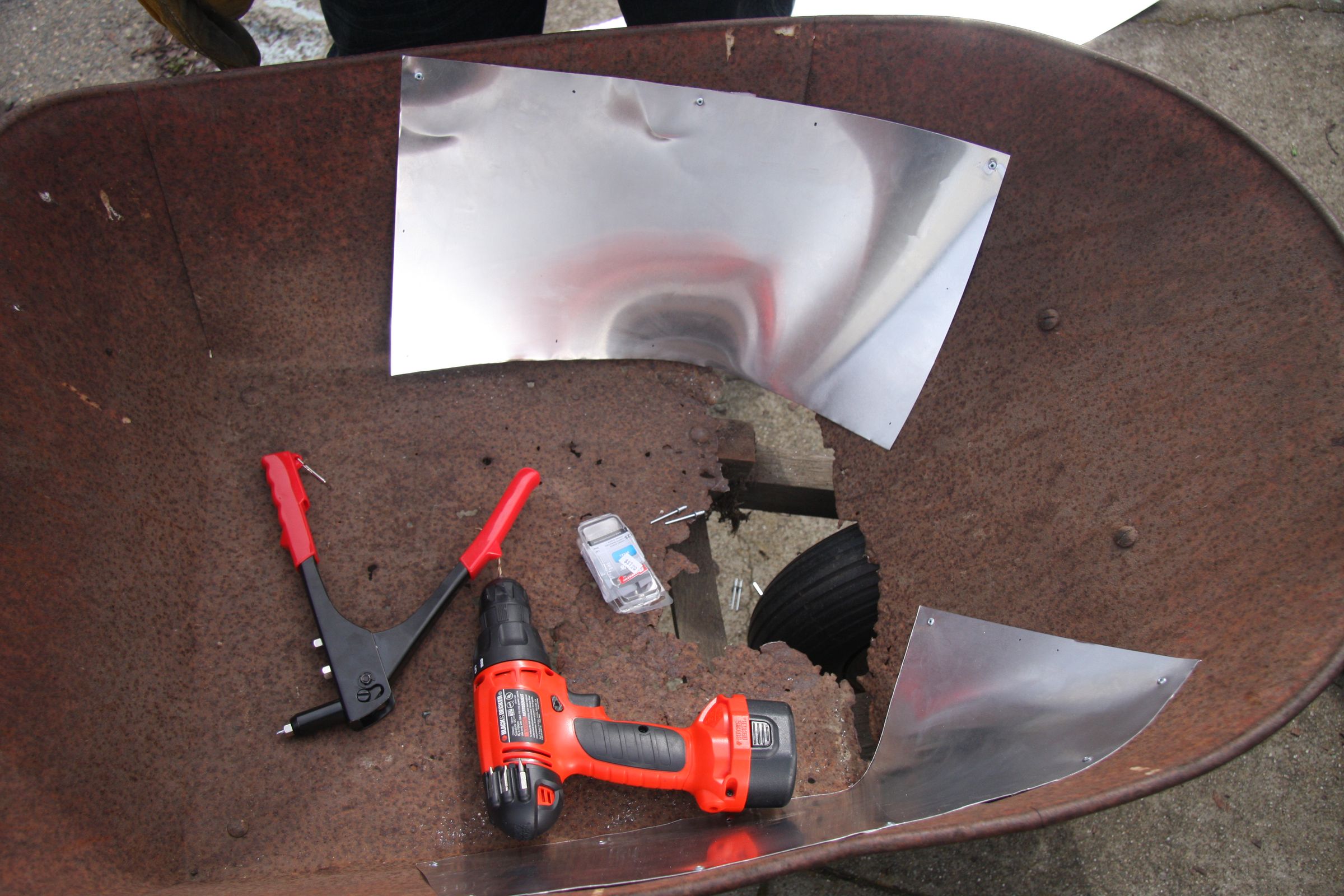 How to Repair a Rusty Wheelbarrow 6 Steps (with Pictures) Instructables