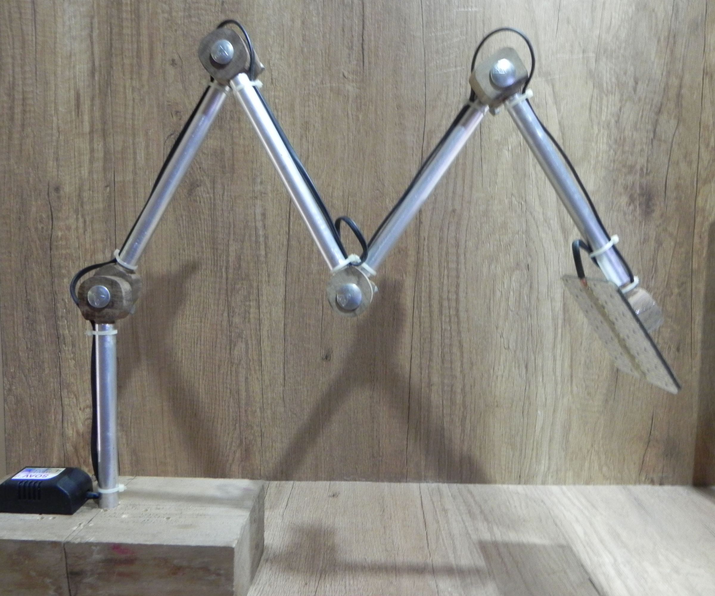 adjustable workdesk lamp DIY Project DIY Project Image