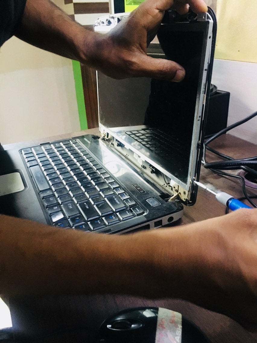 Dell Vostro Laptop Screen Replacement 10 Steps Instructables