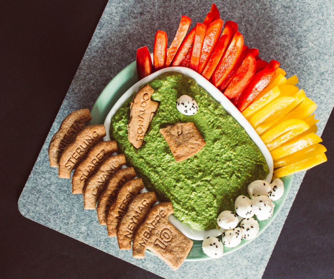 Simple 4 Part Snack Stadium With Player Crackers