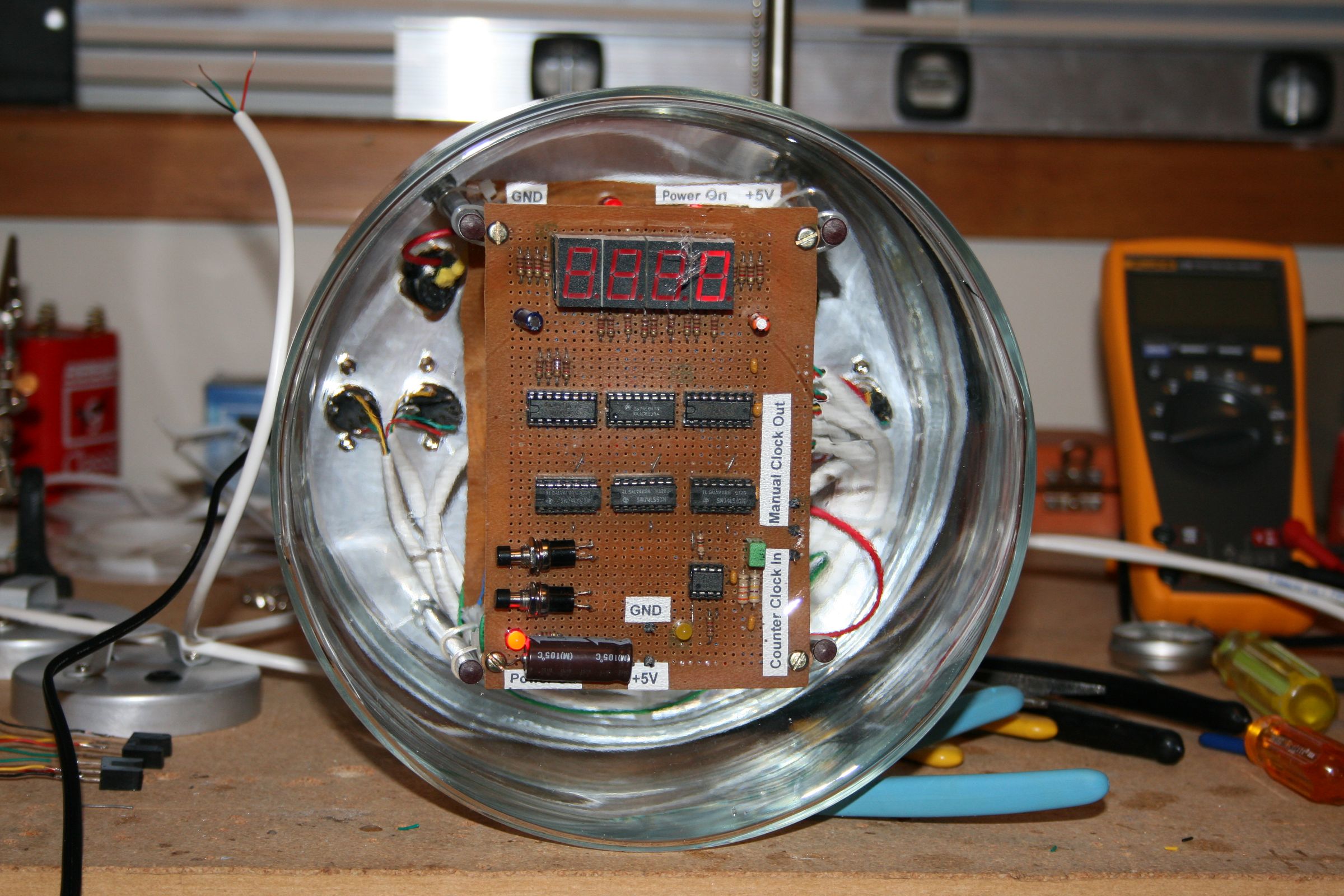 DIY guide for Demonstration of an old school TTL Logic Coin Counter in action with step-by-step instructions