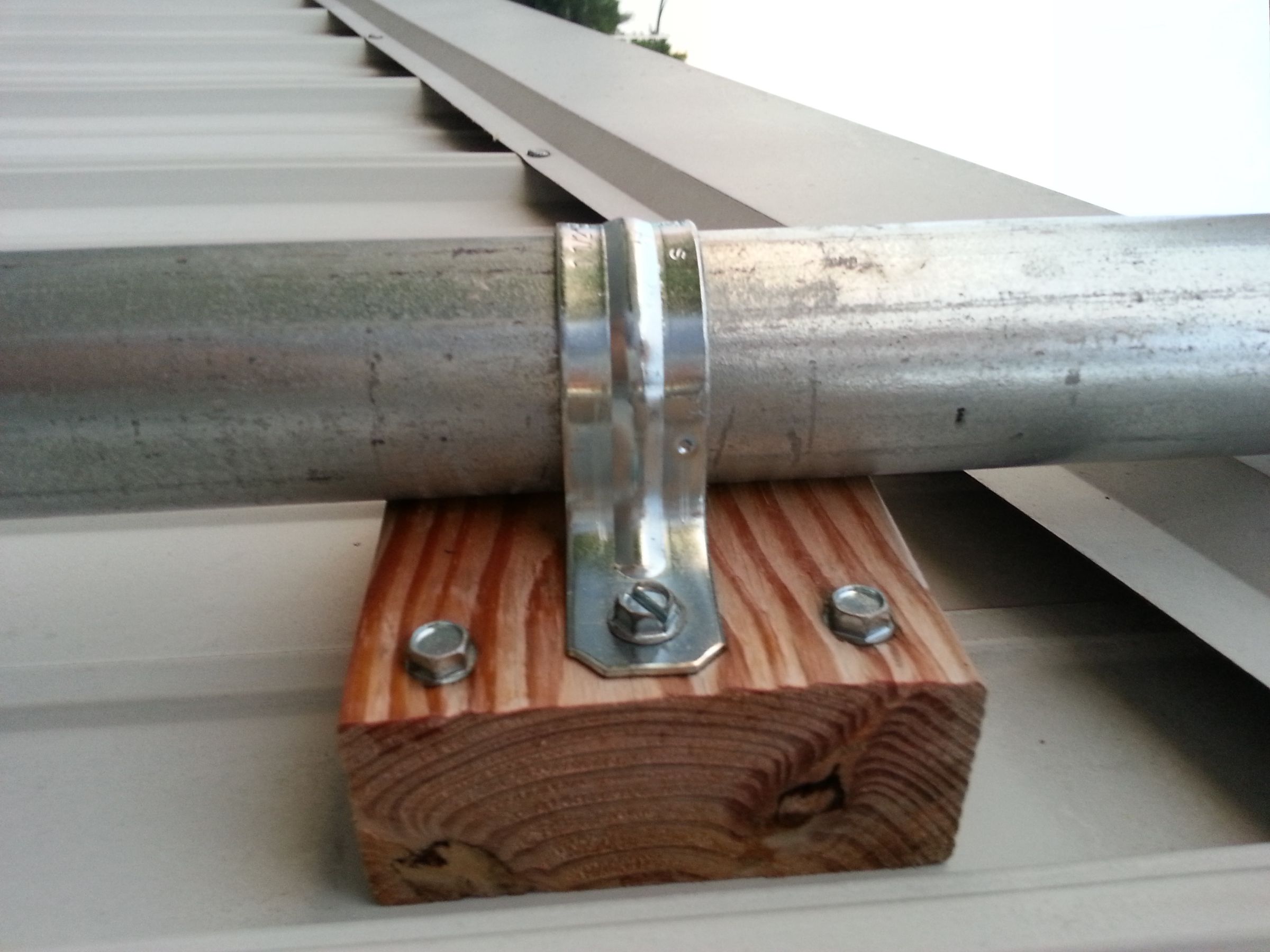 Low Budget Method to Mount Antenna Masts to a Building 9 Steps (with