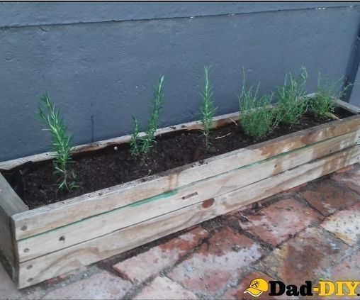 how to build a planter box for herbs DIY Project - Step-by-Step DIY ...