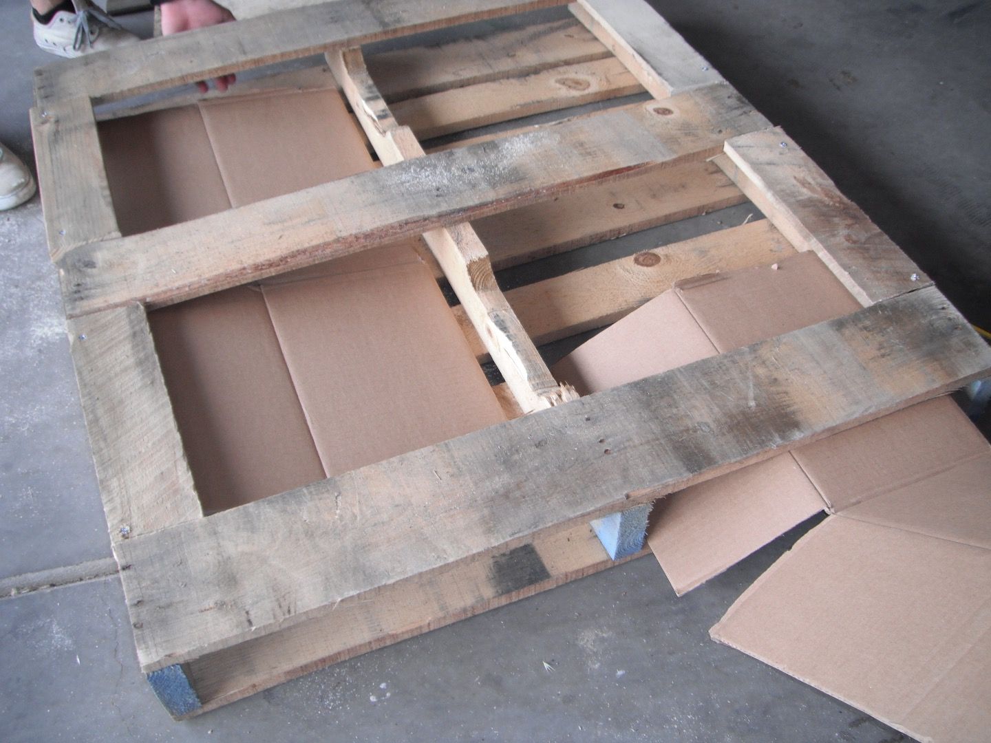 How to Create a Raised Pallet Garden Bed 10 Steps Instructables