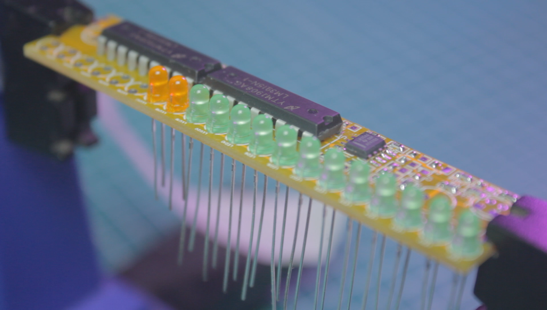 Simple 20 LED Vu Meter Using LM3915 : 6 Steps - Instructables