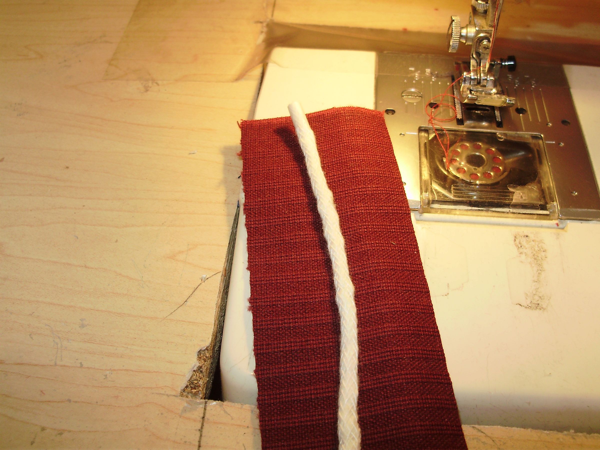 How to Make a Pillow With Corded Trim 5 Steps (with Pictures