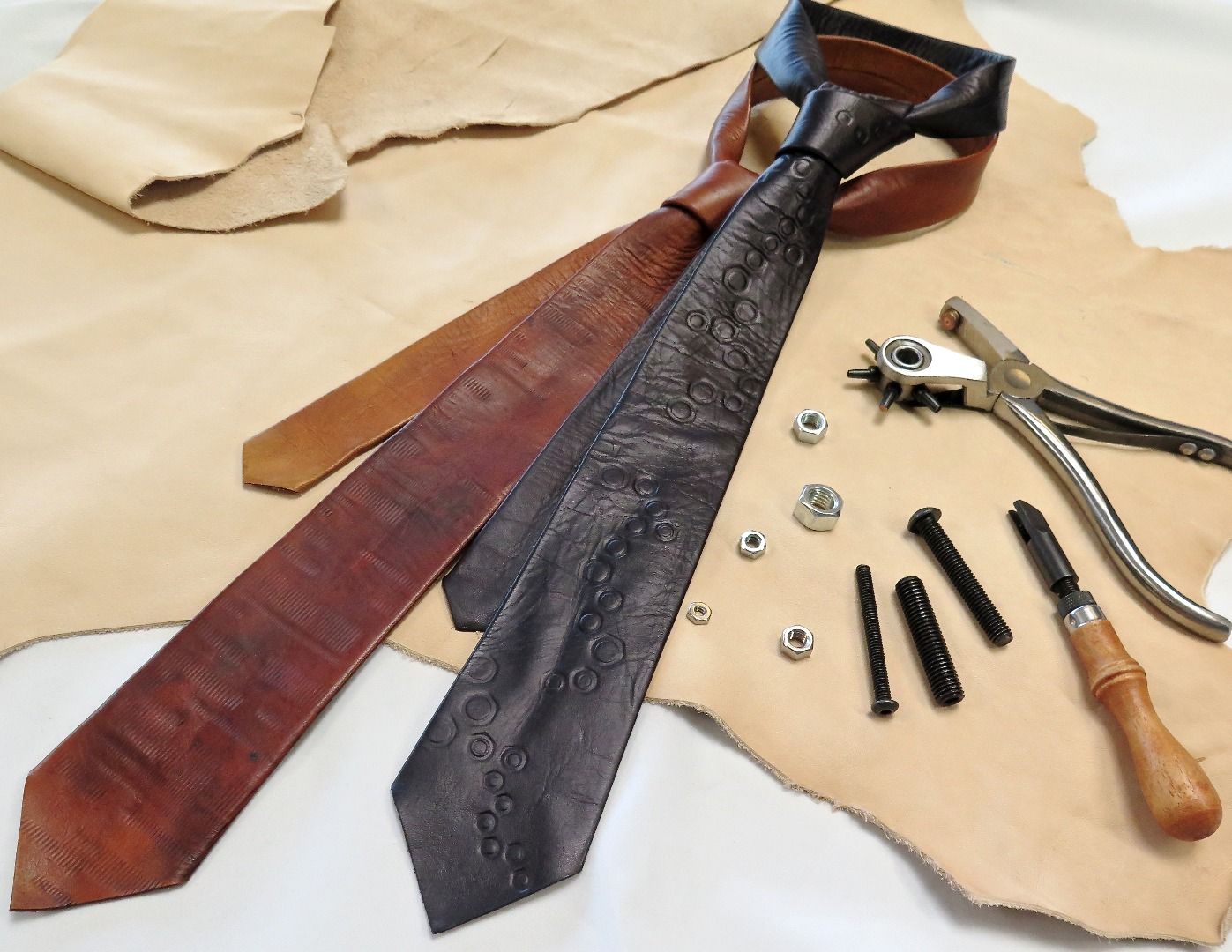 37 Beautiful DIY Leather Projects