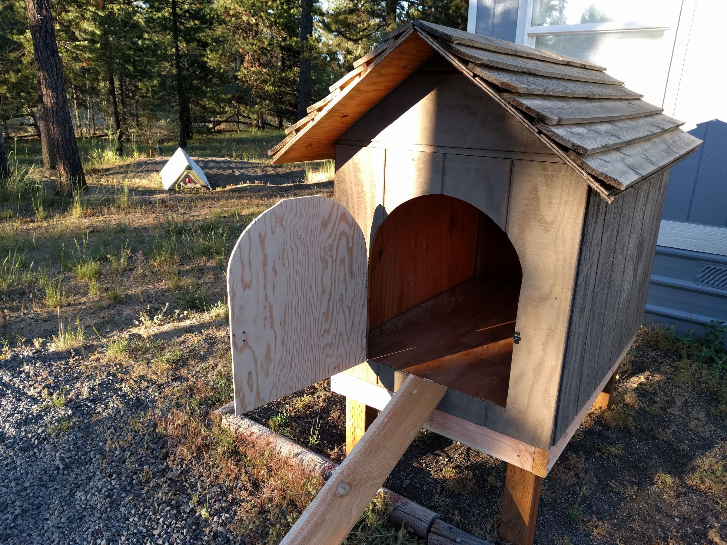 DIY From Dog House to Chicken Coop 4 Steps (with Pictures