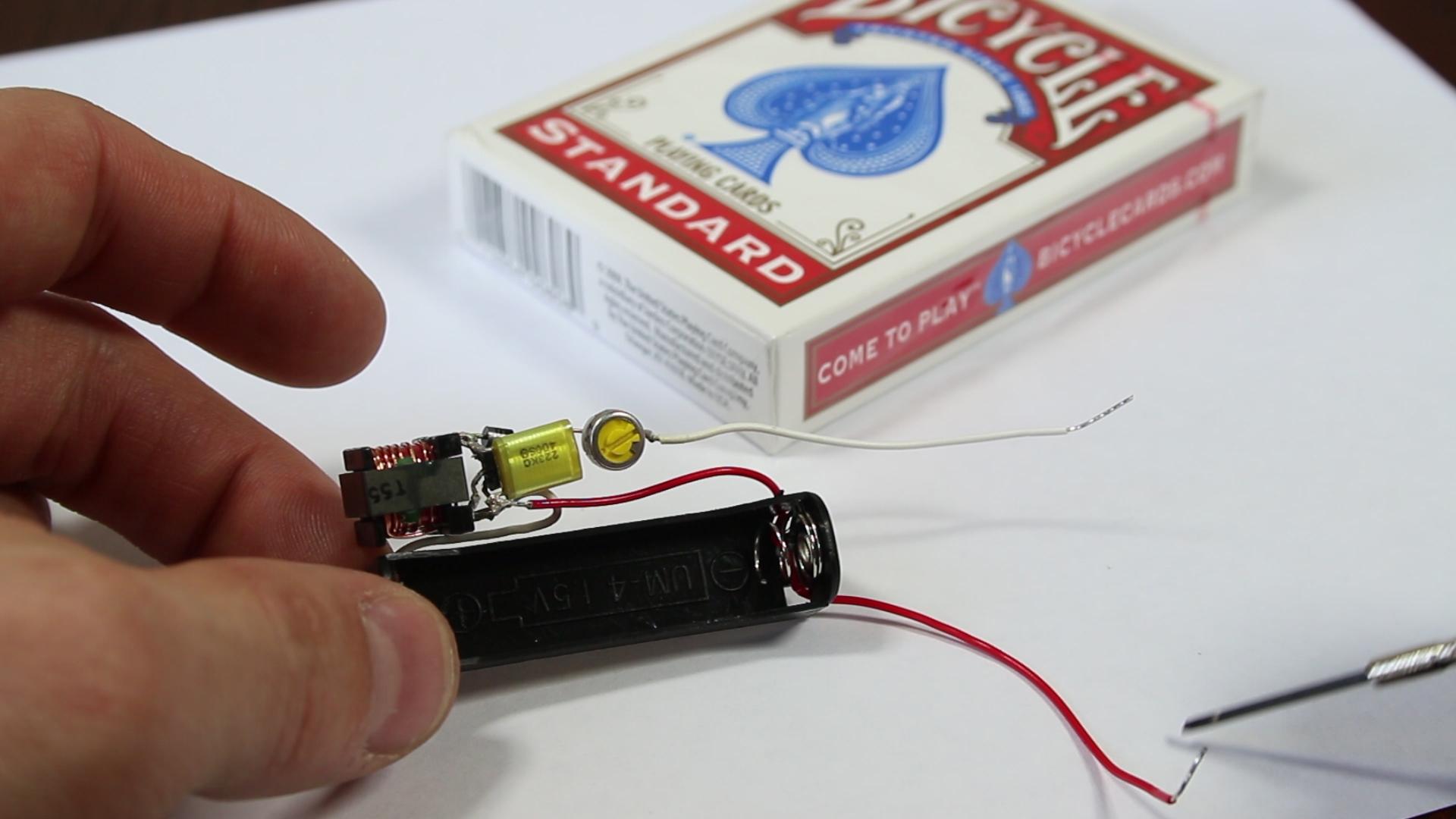 330 Volt "Shocking" Electric Deck of Cards! (Electric Shock Kissing