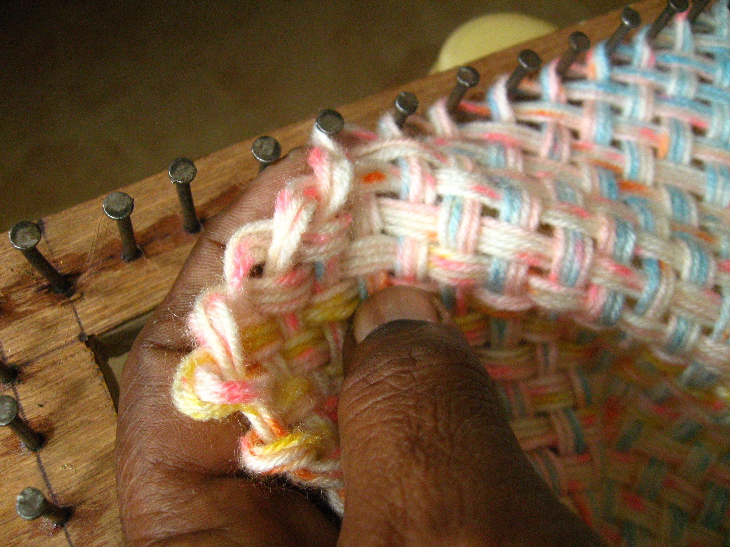 Weaving a Table Mat With Homemade Square Loom 10 Steps (with
