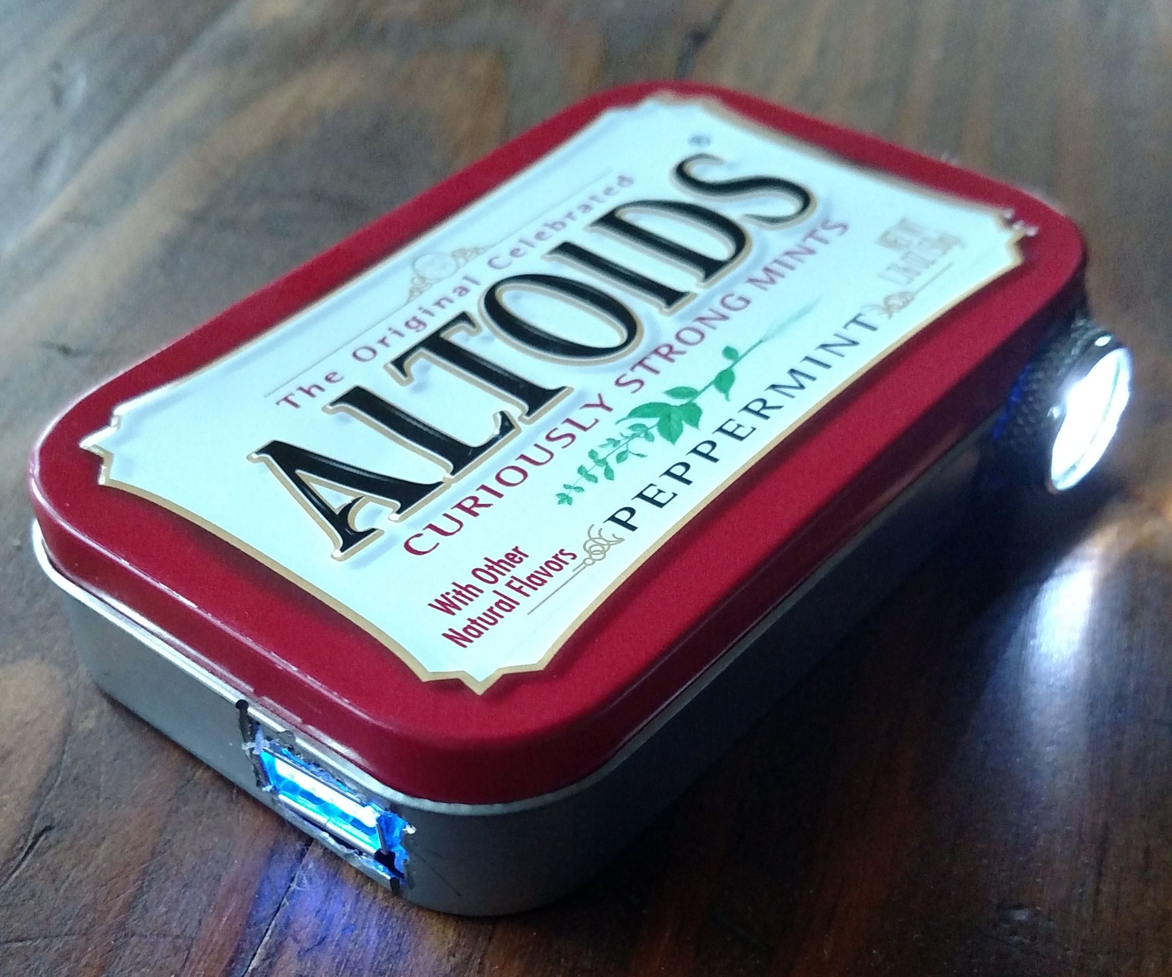 ChargeLight: a 2-in-1 Survival Tin