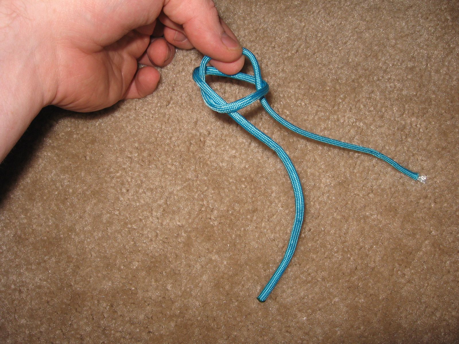The Easiest Paracord Bracelet You'll Ever Make. 9 Steps Instructables