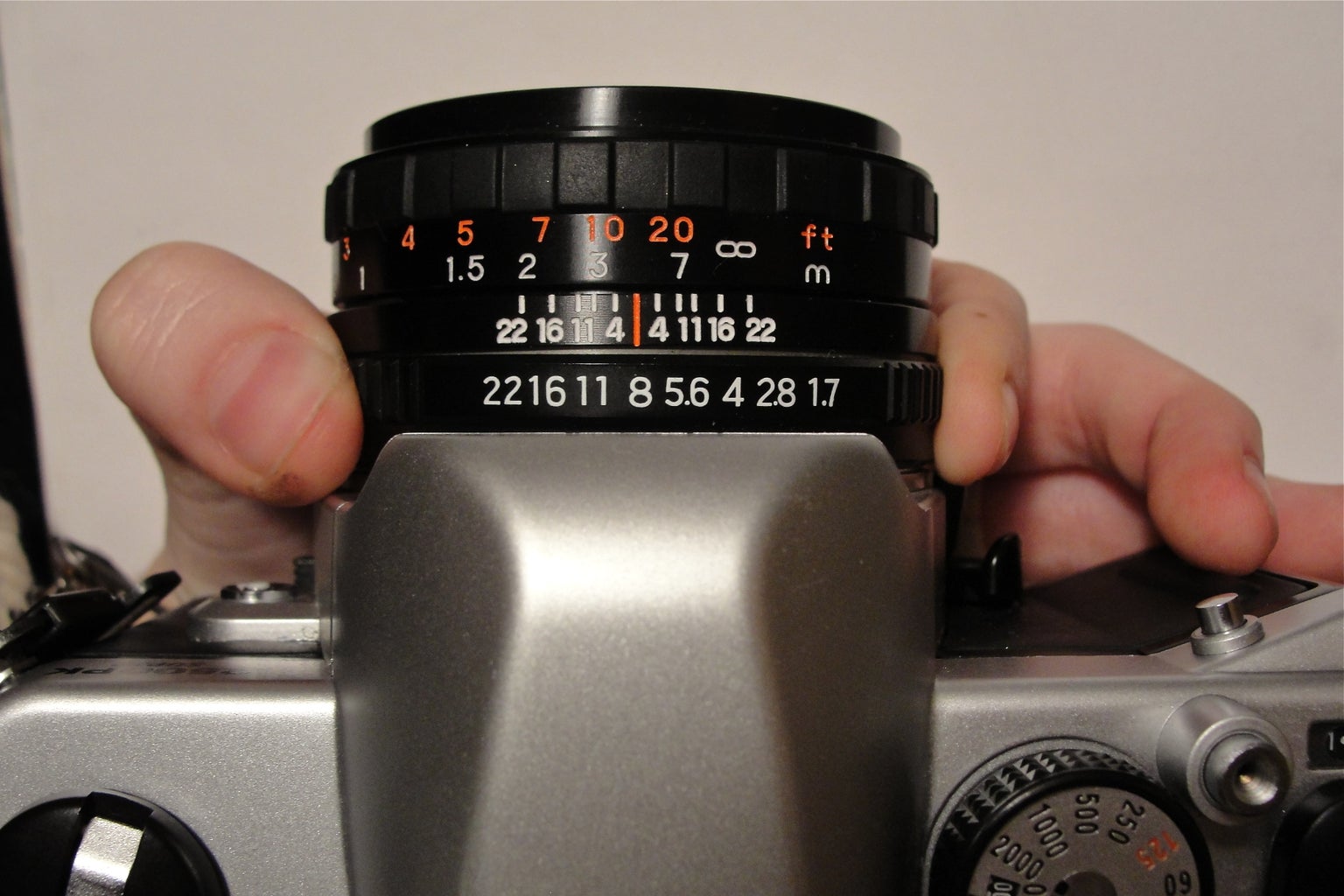 How to Load Film Into a 35mm Camera : 13 Steps (with Pictures