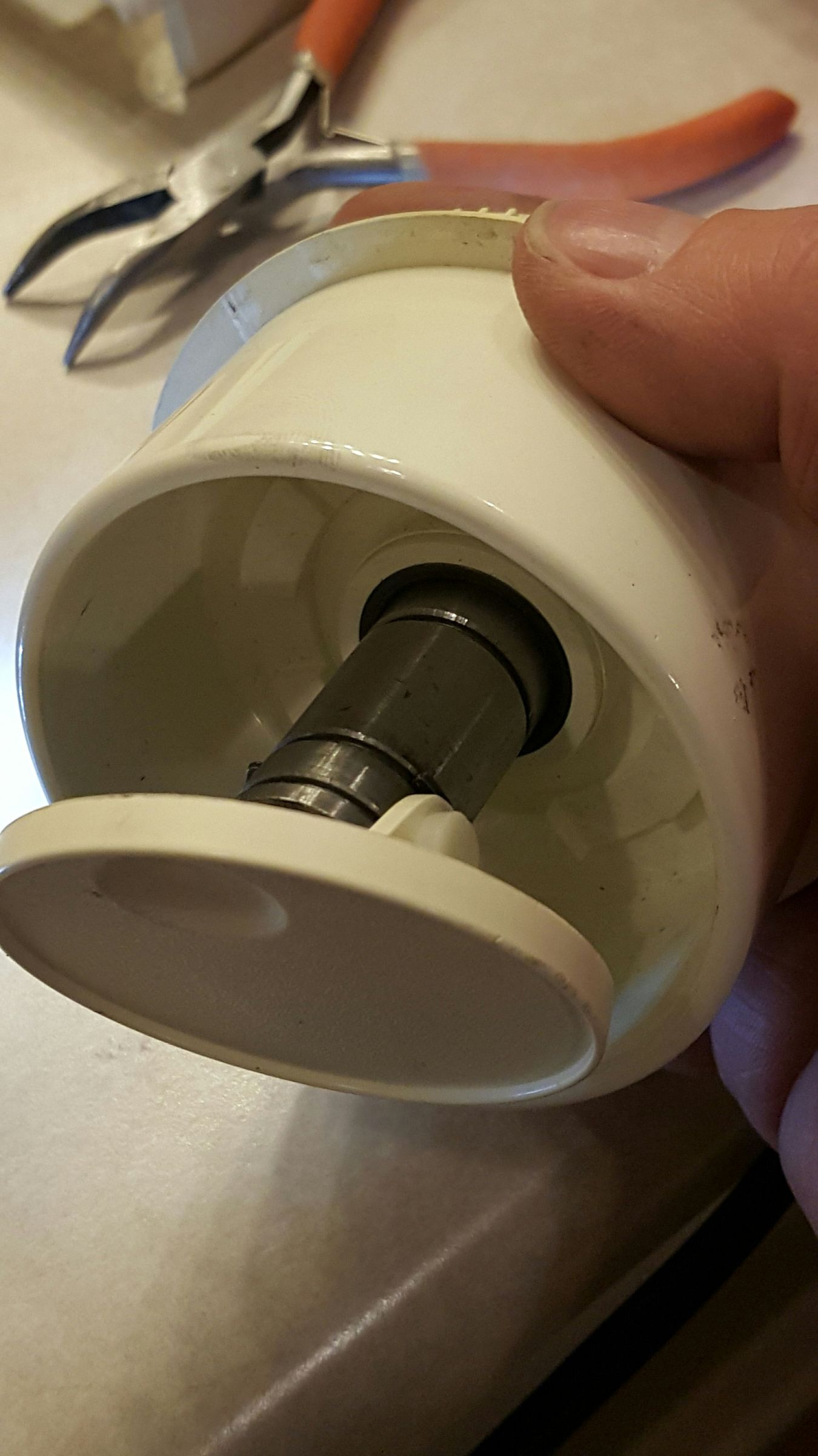 Repair a Broken Singer 57825C Handwheel Clutch Plate. 13 Steps (with