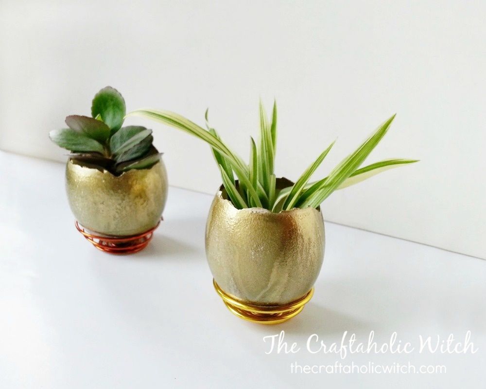 32 Tiny Planters You Can Create Yourself