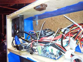 Altavoces y placa base de computadora