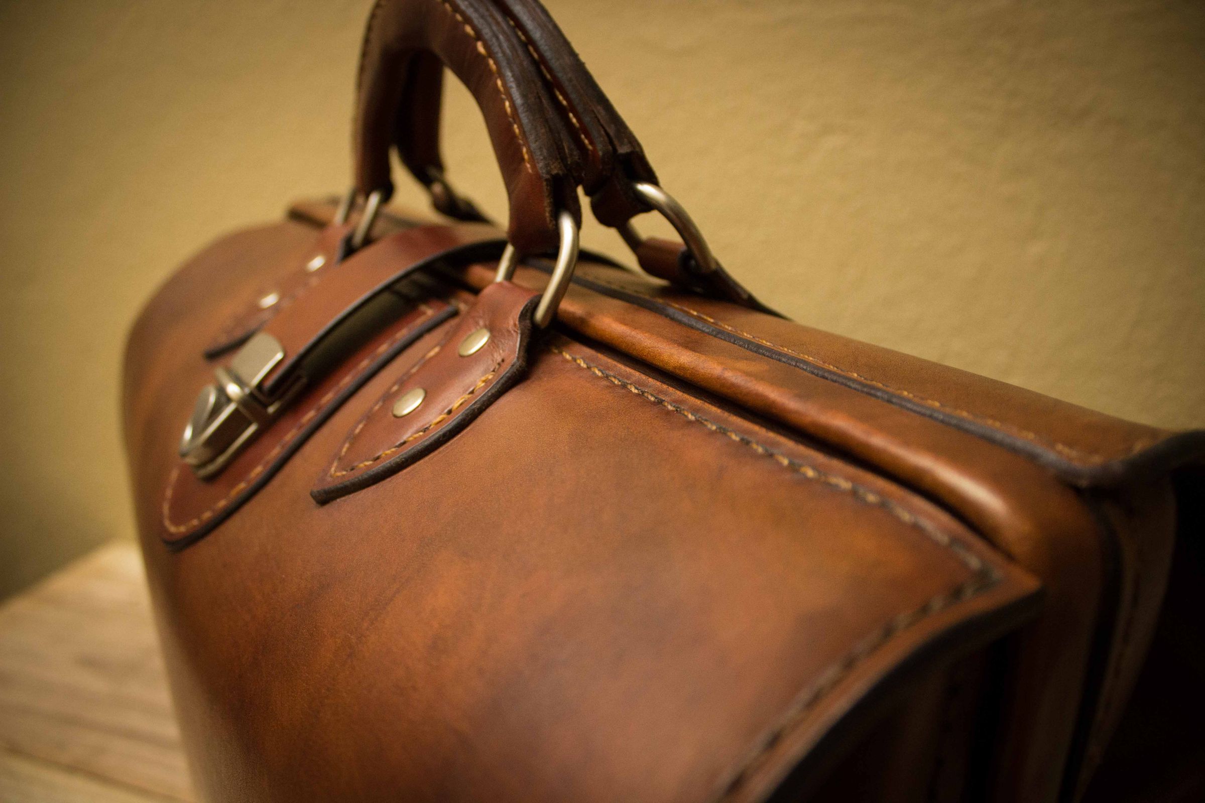Leather MD Briefcase (Doctor's Bag) 13 Steps (with Pictures