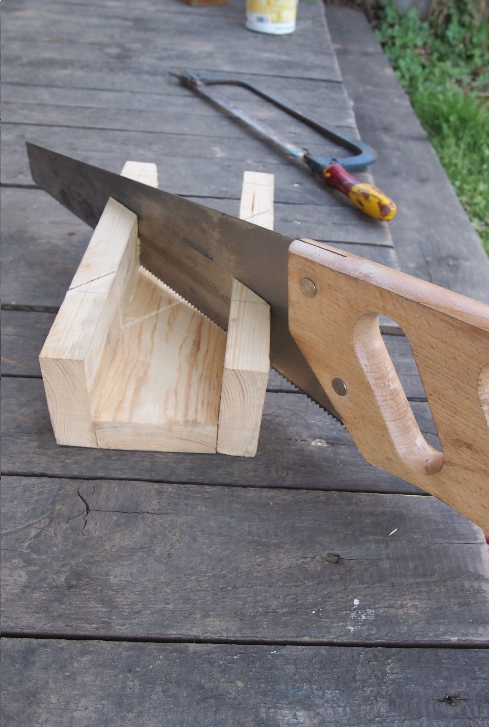 Elementary Mitre Box : 5 Steps (with 