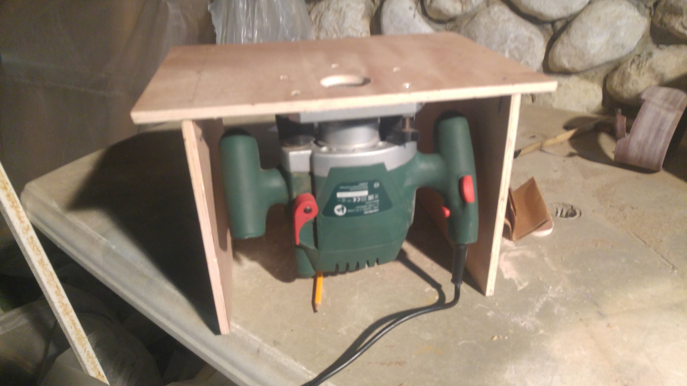 Easy to Make Small Router Table : 4 