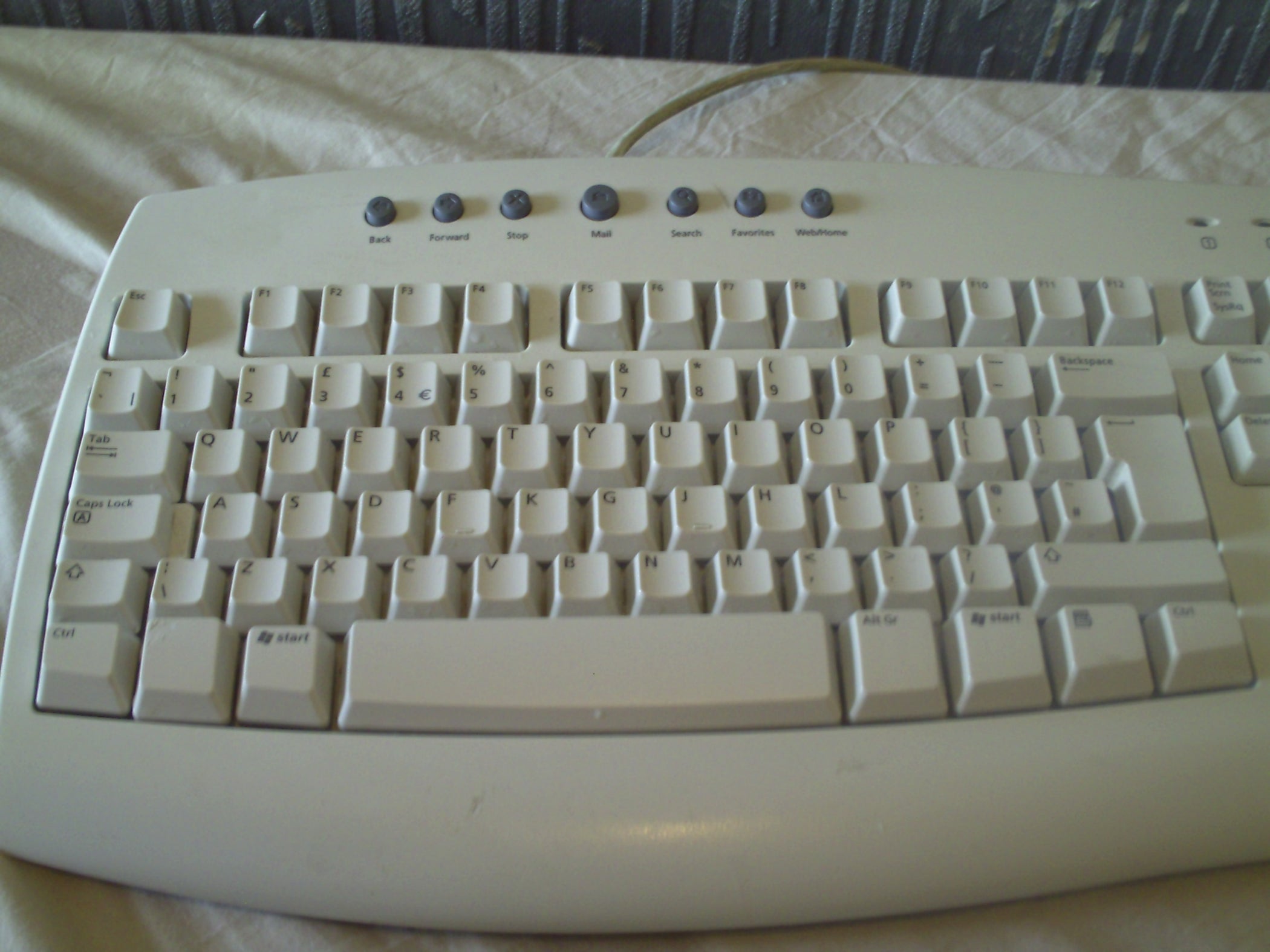How to Make Your Keyboard Look As Good As New. 9 Steps Instructables