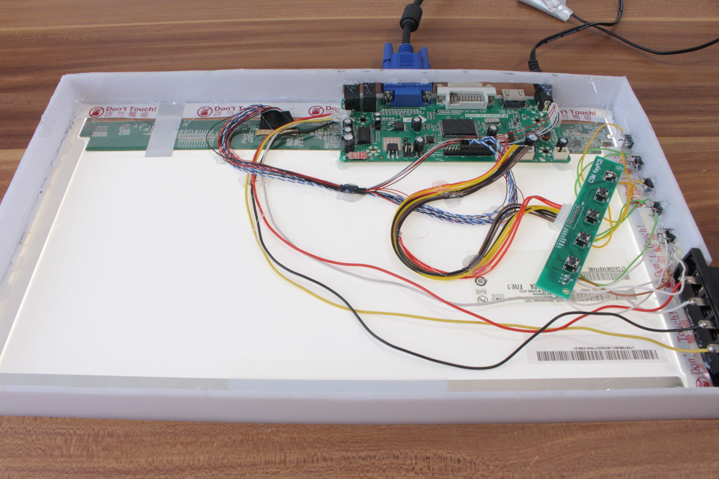 How to Reuse the Old LCD Screen of Your Broken Laptop 4 Steps
