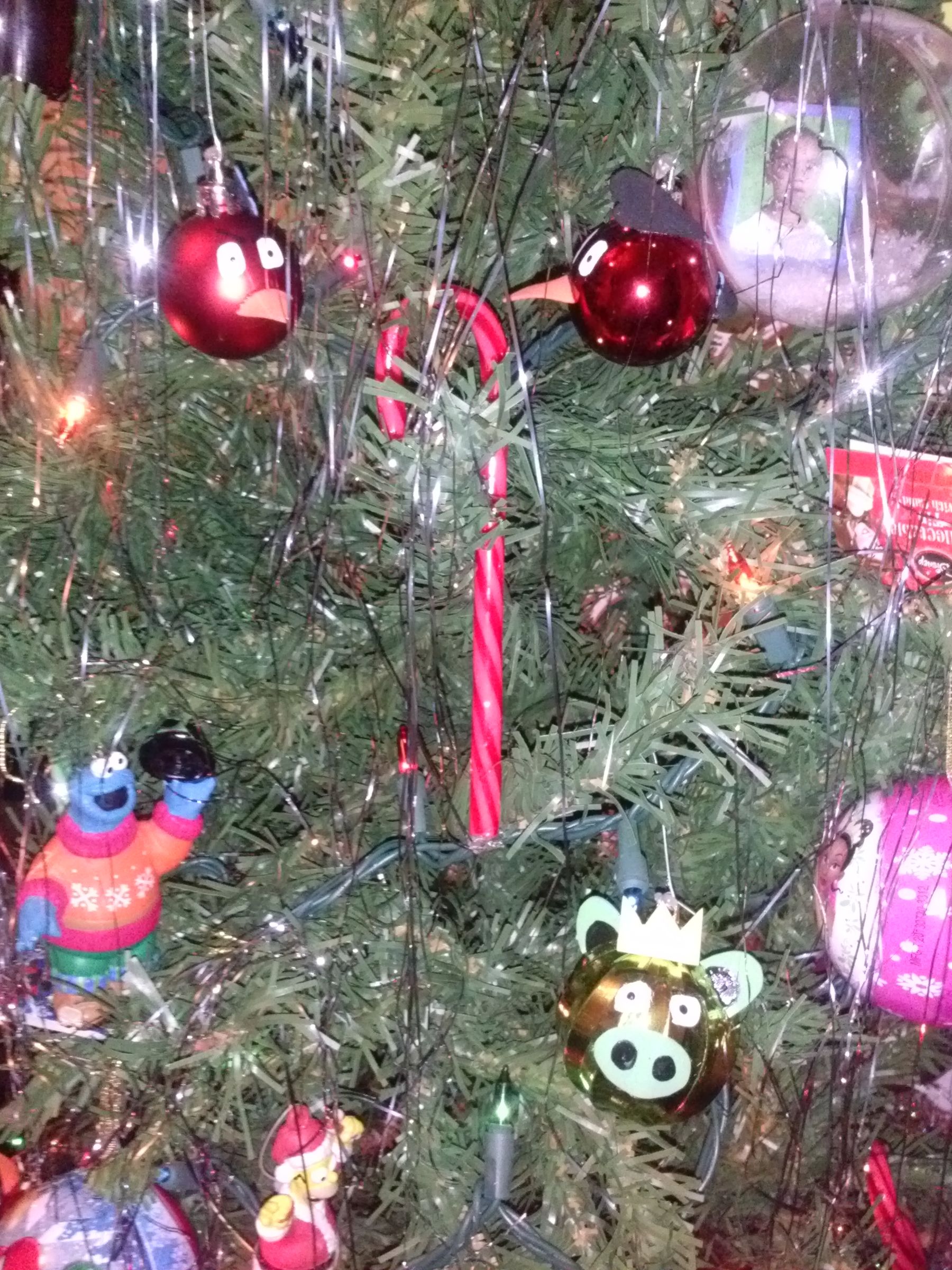 DIY guide for An Angry Bird Xmas with step-by-step instructions