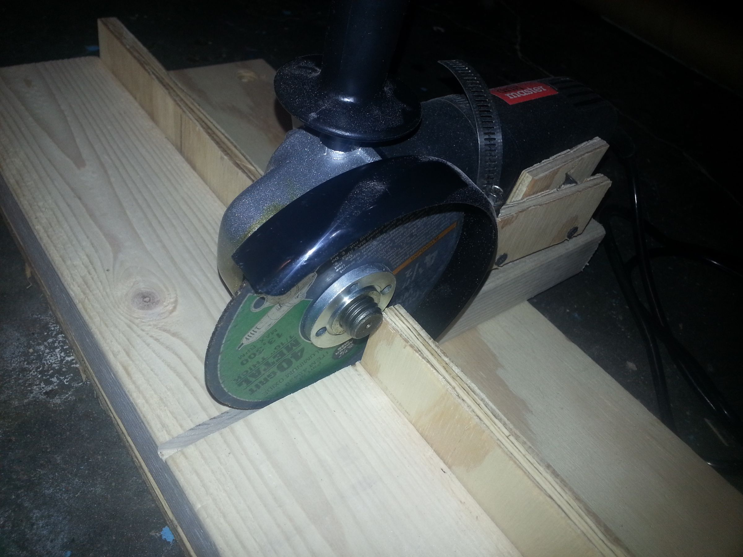 Metal Chop Saw From Grinder Made of Wood 5 Steps (with Pictures