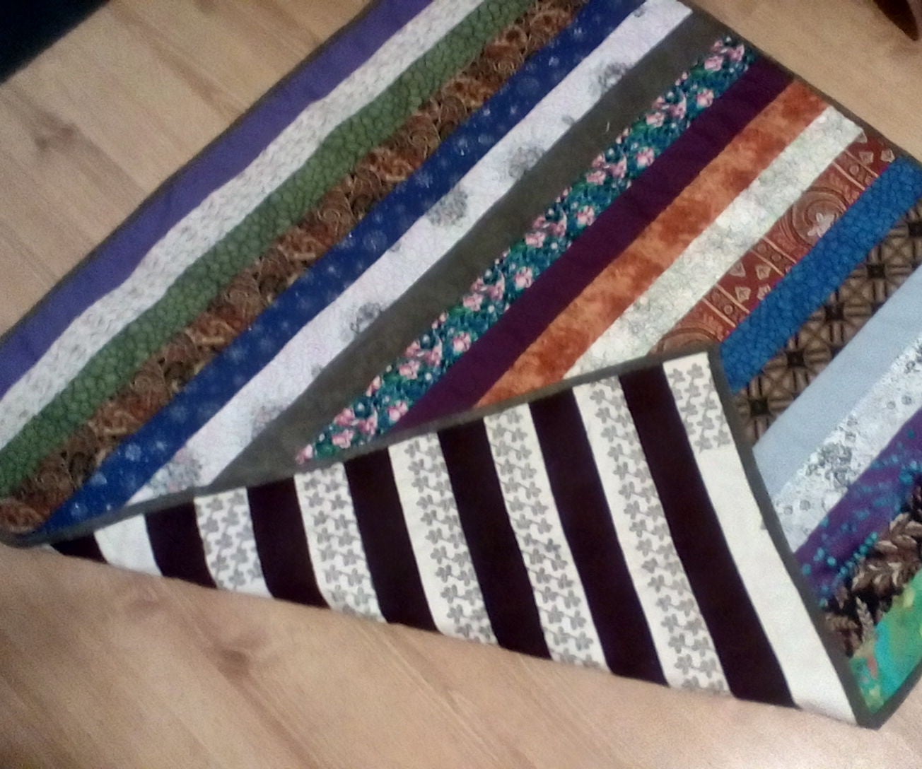 Reversible Striped Summerweight Quilt 4 Steps (with Pictures
