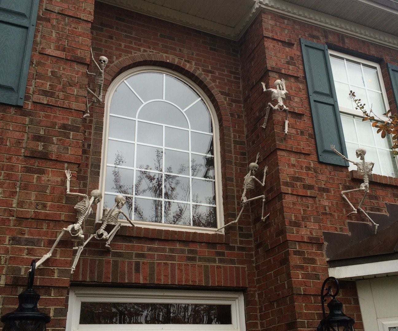 Skeletons Climbing Your House's Walls 10 Steps (with Pictures
