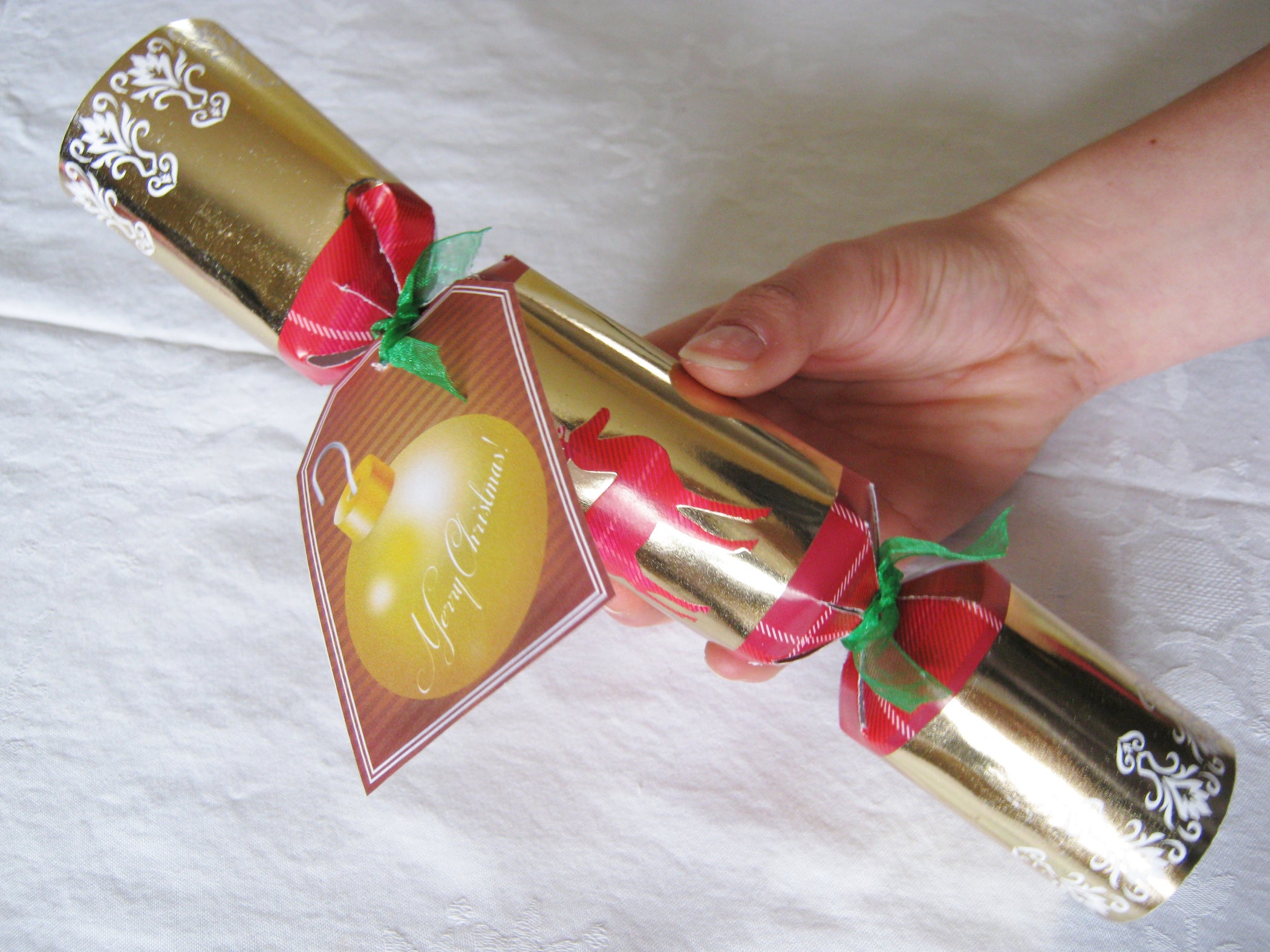 Hack Christmas Cracker Into a Meaningful Pre-wrapped Gift : 6 Steps