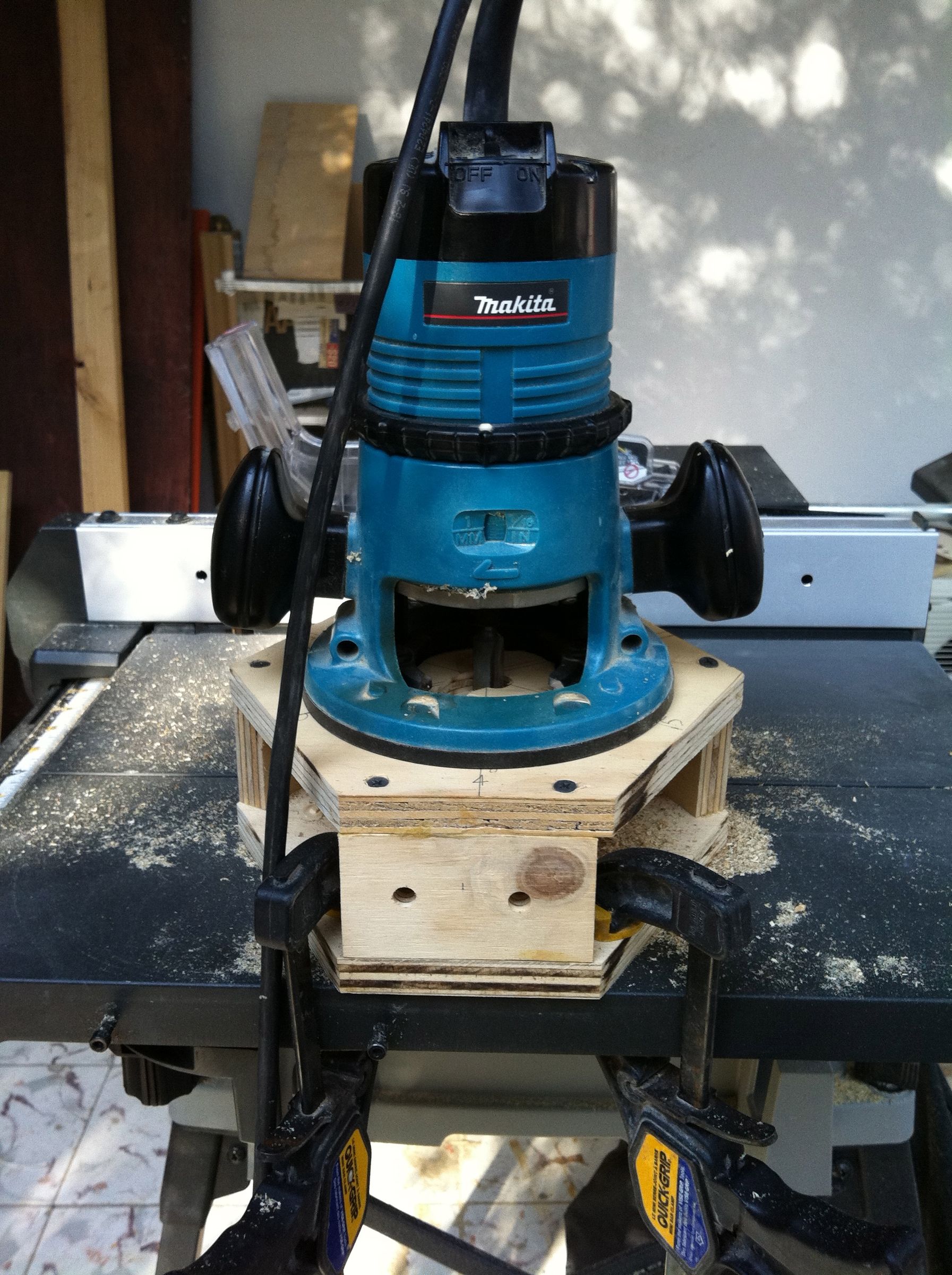 Make a Router Lift Out of Recycled Closet Door Rails. 12 Steps (with