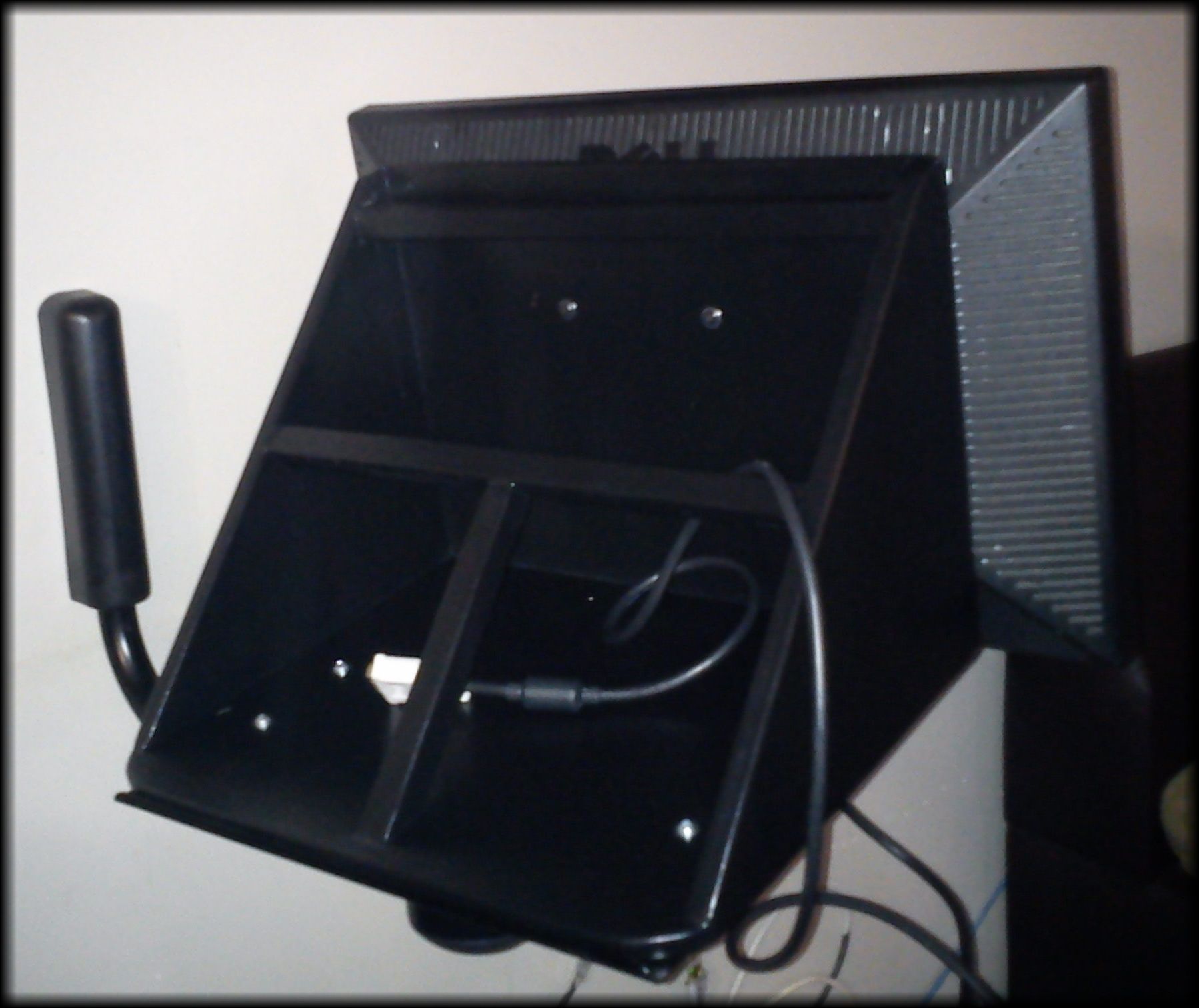 How to Convert a Crt Tv Wall Mount Into a Movable Flate Screen Wall