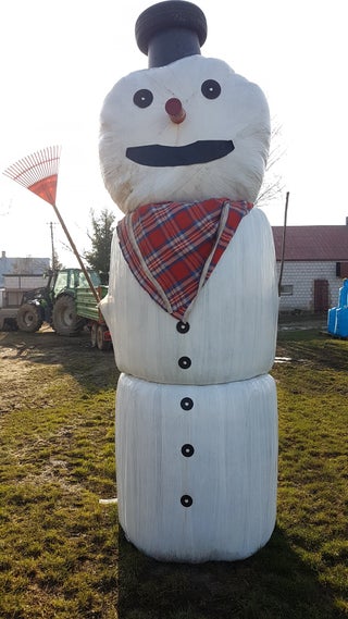 Hay Bale Man Snowman 7 Steps With Pictures Instructables Hay Bale Man Snowman 7 Steps With Pictures Instructables
