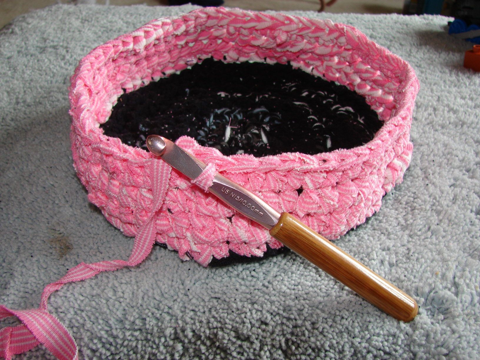 How to Crochet a Basket With Tshirt Yarn 17 Steps Instructables