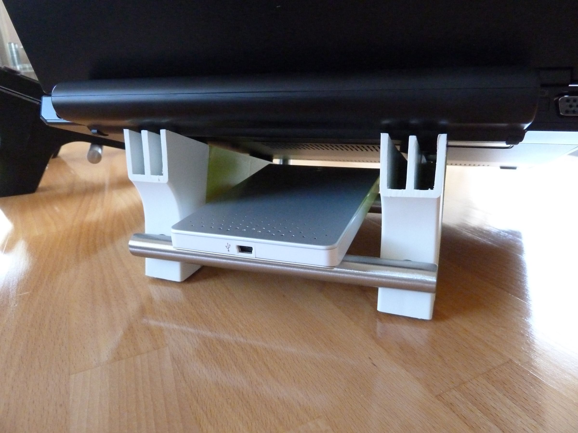 IKEA Style Laptop Stand 4 Steps (with Pictures) Instructables