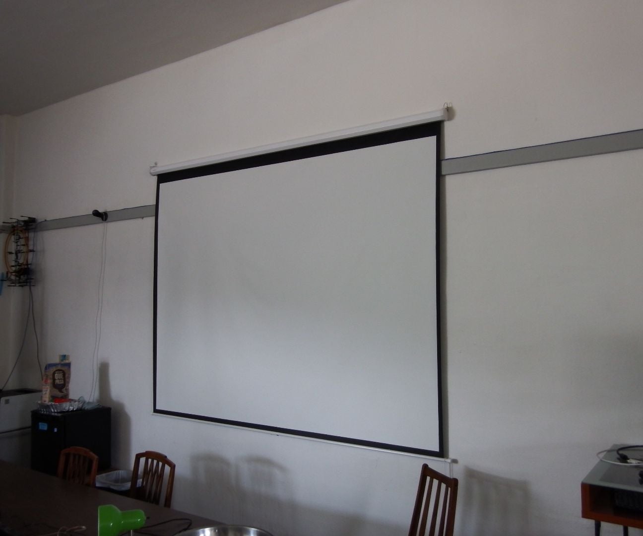 How to Hang a Projector Screen Instructables