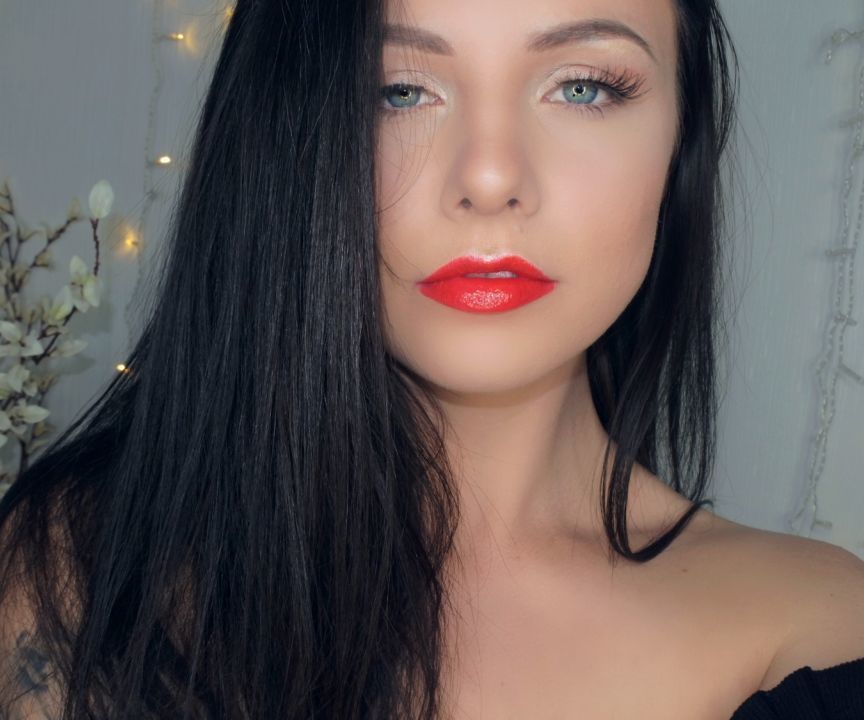 DIY guide for Weekend Red Lip Glam with step-by-step instructions