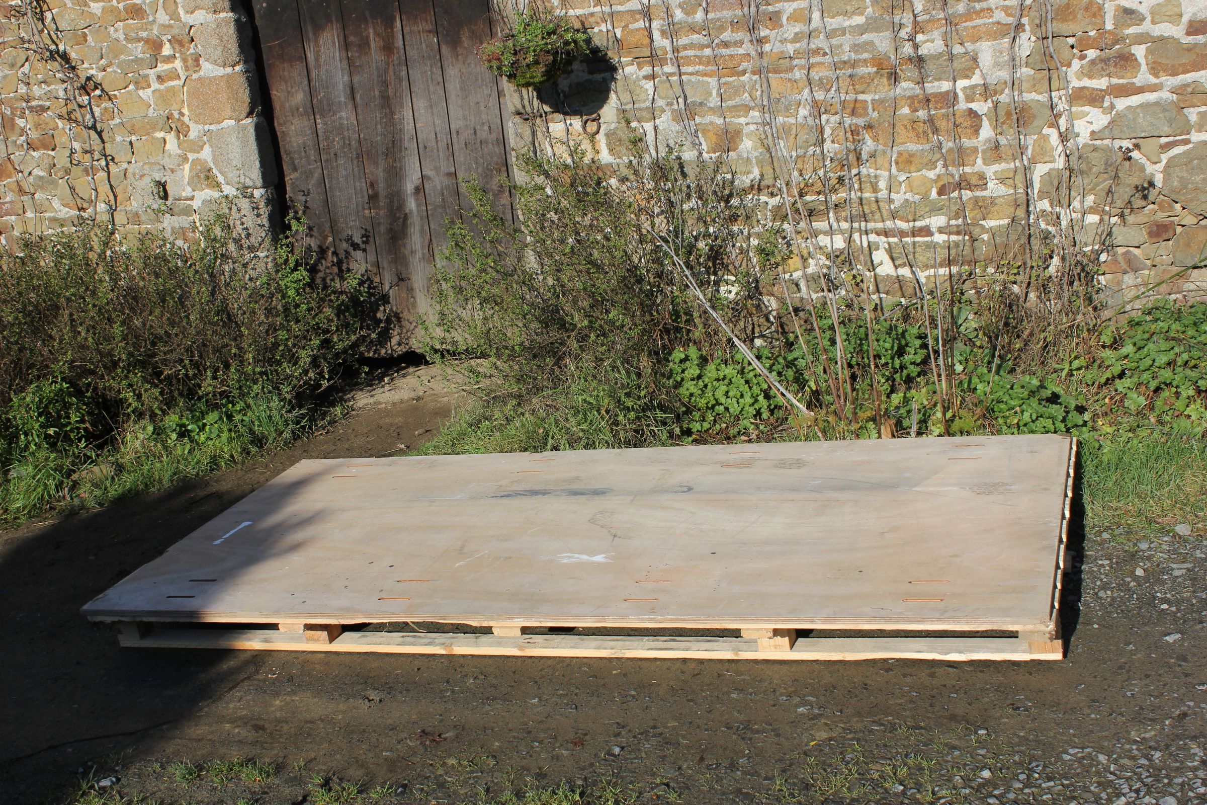 1 plywood pallet top = 7 projects. 1 contre-plaqué récup, 7  projets. un contrachapado, 7 proyectos DIY Project DIY Project Image