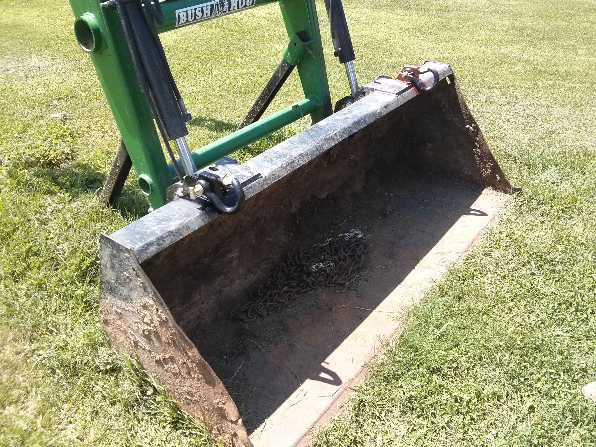 Tractor Bucket Attachment Point (Let's Lift Heavy Stuff!) 8 Steps