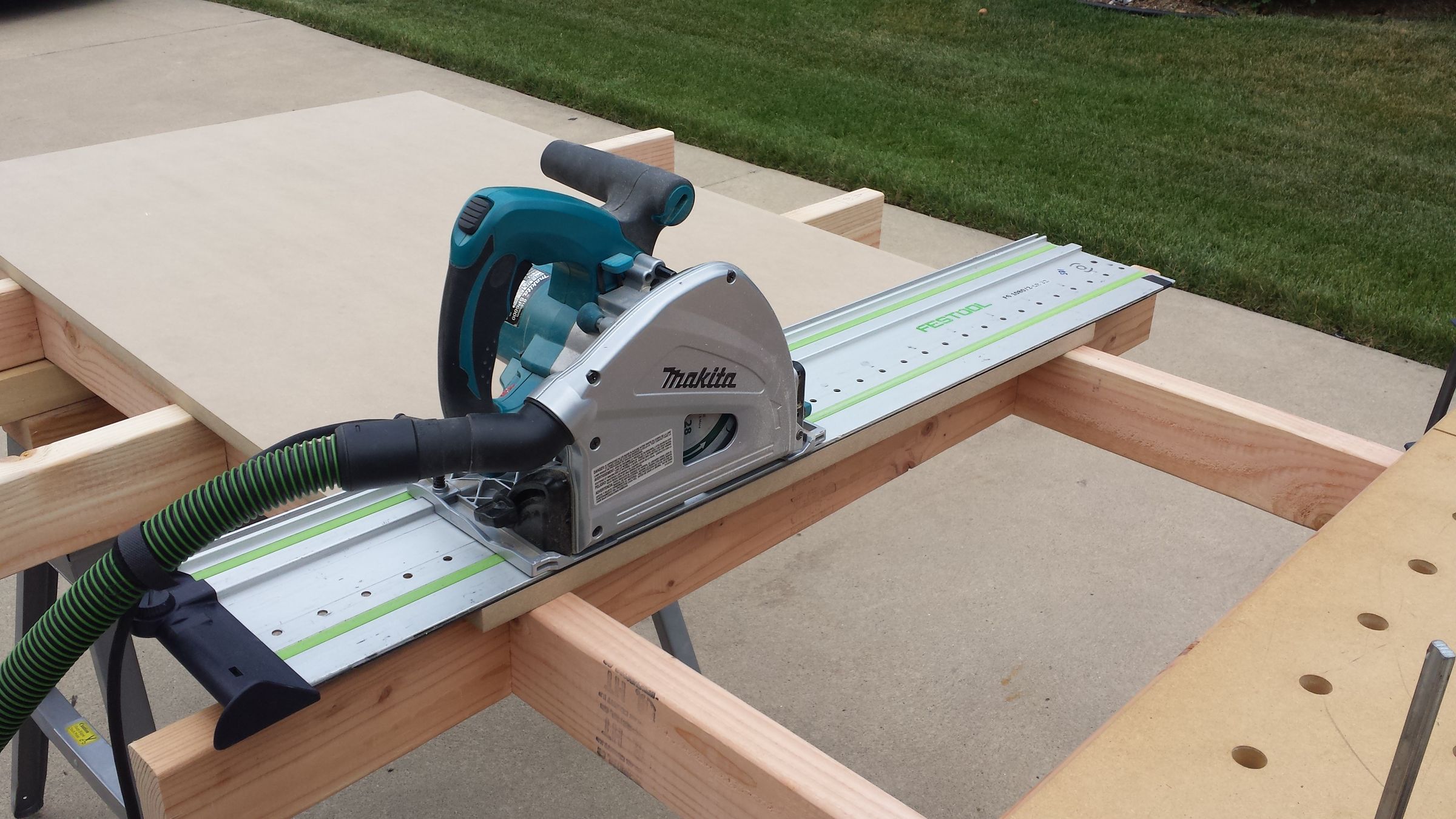 Simple Plywood Cutting Table / Work 