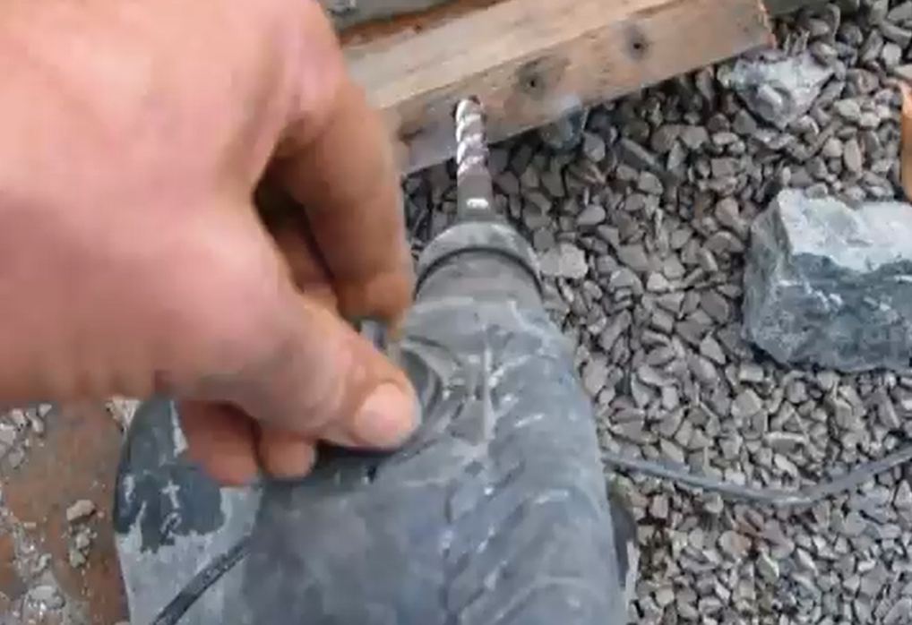 How to Use a Hammer Drill to Vibrate Concrete to Get Rid of Air Bubbles